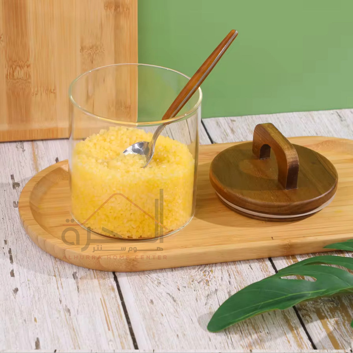 متربان زجاج مع غطاء خشب
