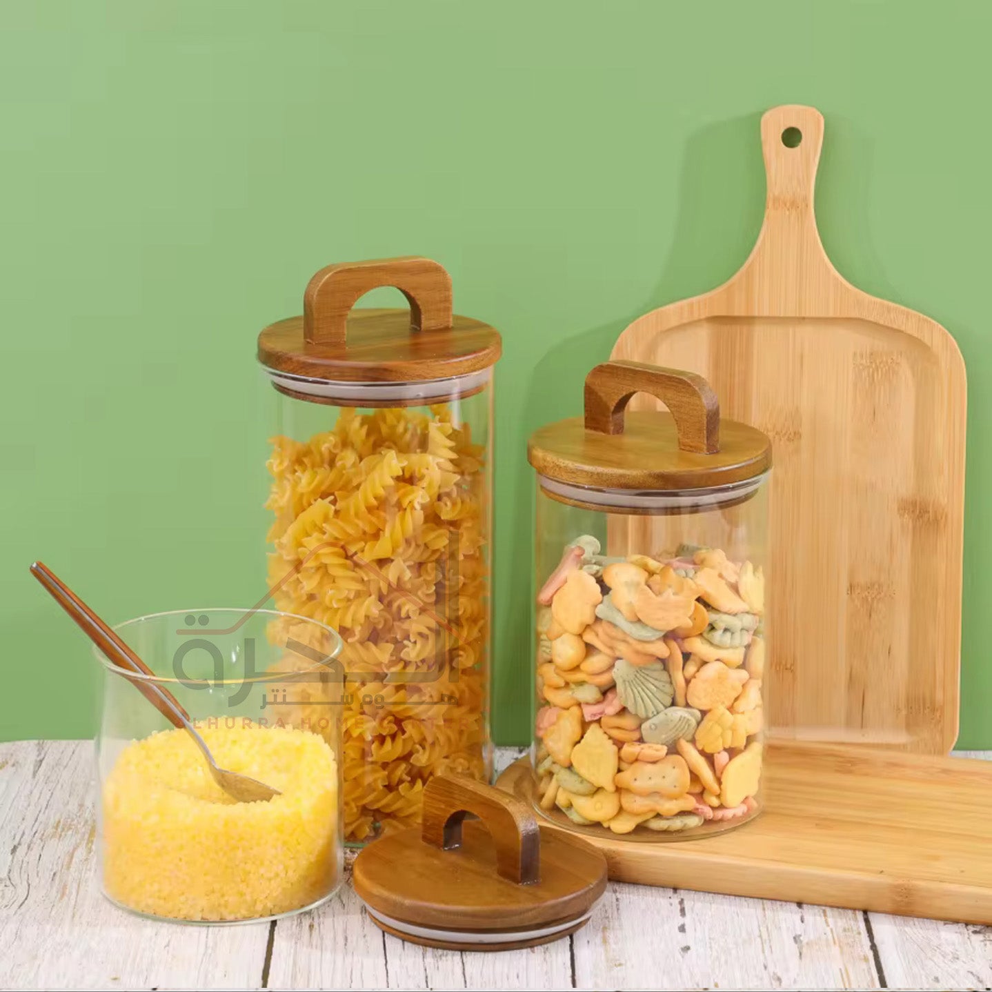 متربان زجاج مع غطاء خشب