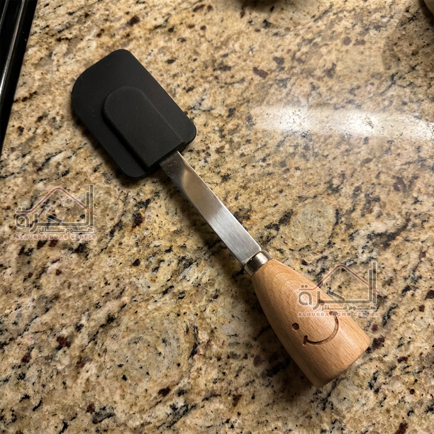قحاطة مع يد خشب Spatula