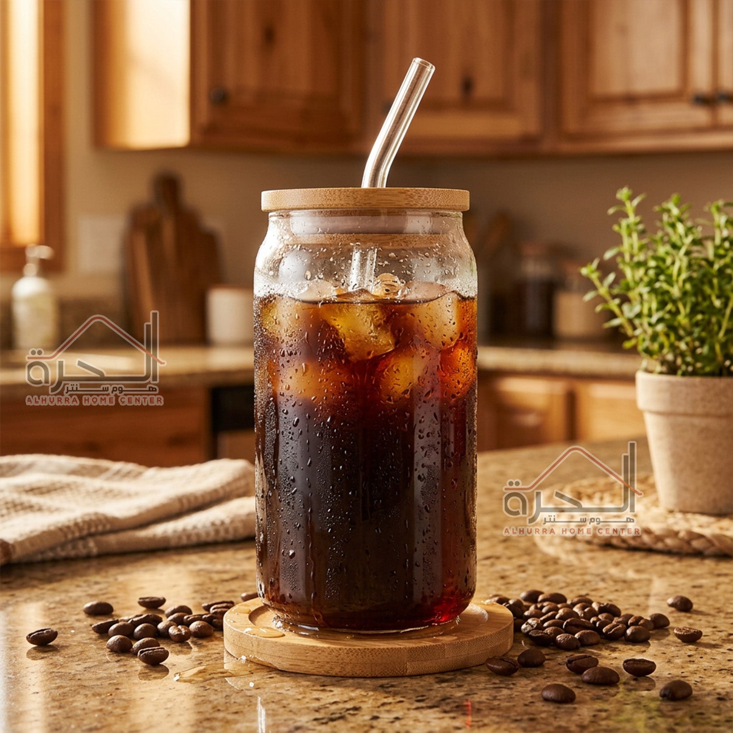 كاسة زجاج مع غطاء خشب