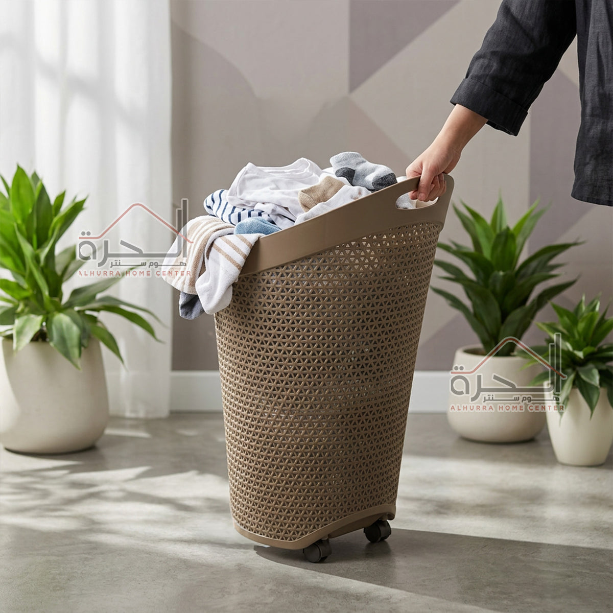 سلة غسيل بلاستك مع عجال